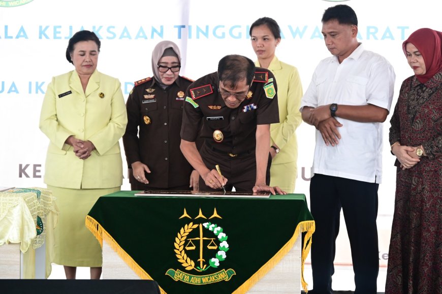 Perkuat Sarana & Kebersamaan, Kajati Jabar Resmikan Gedung IAD & Lapangan Tenis Kejari Cianjur