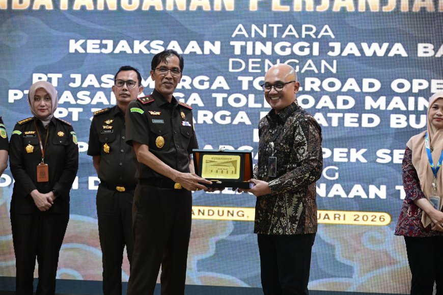 PENANDATANGANAN PERJANJIAN KERJASAMA ANTARA KEJATI JABAR DENGAN PT. JASAMARGA GROUP TENTANG KOORDINASI DALAM PELAKSANAAN TUGAS DAN FUNGSI