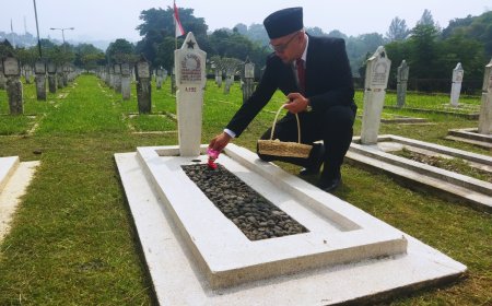 Refleksi 80 Tahun BLA: Bersama Walikota, Direktur RSKGM Ziarah dan Tabur Bunga di TMP Cikutra Bandung