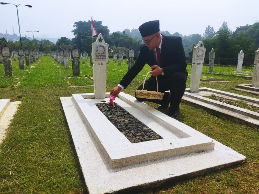 Refleksi 80 Tahun BLA: Bersama Walikota, Direktur RSKGM Ziarah dan Tabur Bunga di TMP Cikutra Bandung