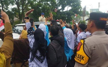 Kunjungan Bersejarah Presiden Prabowo di Seskoad Bandung, Polsek Lengkong Amankan Jalur Sambutan Hangat Warga