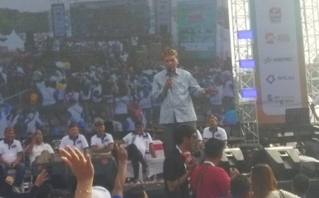 Langkah BPR-BPRS untuk Negeri: Musthofa Meriahkan Fun Walk HUT BPR-BPRS Nasional di Lapangan Tegallega