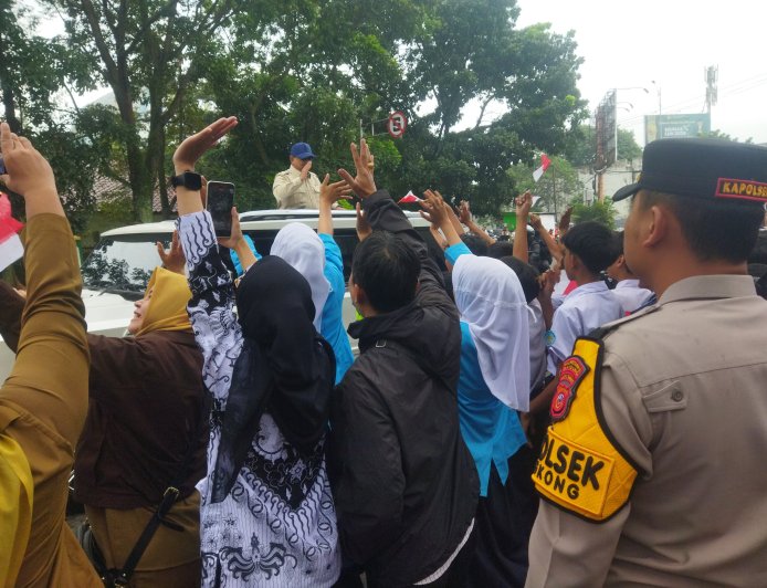 Kunjungan Bersejarah Presiden Prabowo di Seskoad Bandung, Polsek Lengkong Amankan Jalur Sambutan Hangat Warga