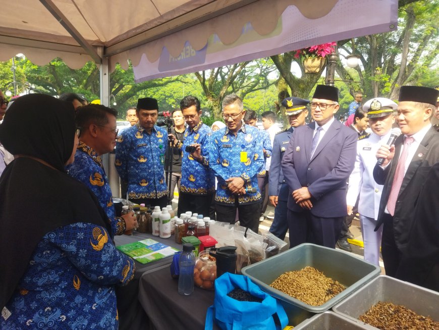 Perkuat Karasa Sirkular, DLH Kota Bandung Presentasikan Program Unggulan ke Walikota di Plaza Balaikota