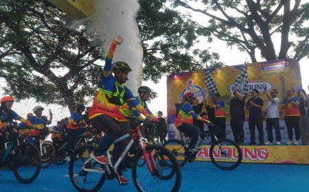 Kemeriahan Indomaret Fun Bike Bandung 2026: 5.500 Peserta Padati Kiara Artha Park, Wagub Jabar Lepas Rombongan Gowes Massal