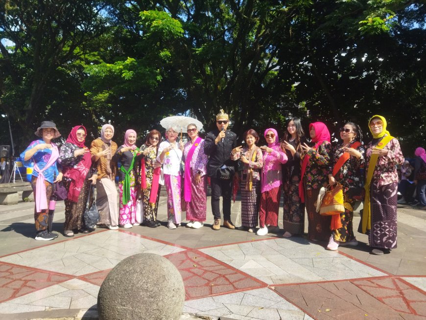 Anggun Berkebaya, Komunitas Cinta Budaya Nusantara (CBN) Dukung 1000% Penuangan Eco Enzyme di Sungai Cikapundung