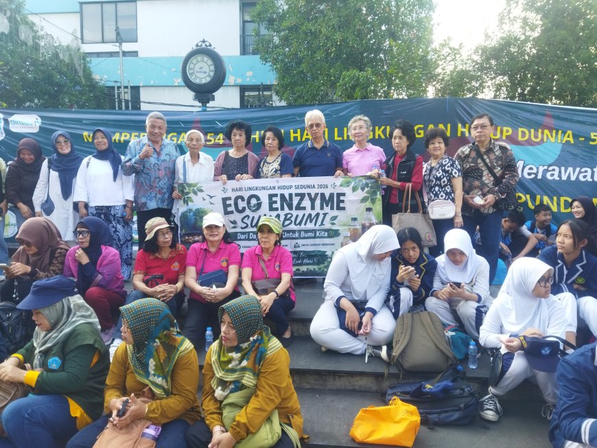 Kobarkan Semangat Cinta Lingkungan, Komunitas Eco Enzyme Sukabumi Meriahkan Penuangan Massal di Sungai Cikapundung
