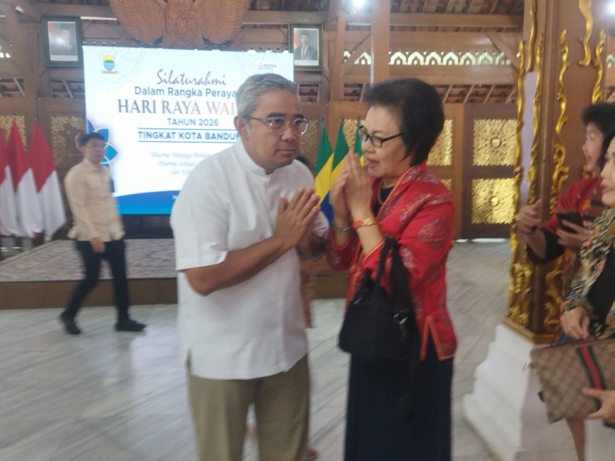 Jalin Harmoni dan Toleransi, Tokoh Buddha Aping Hadiri Silaturahmi Waisak 2570 BE di Pendopo Kota Bandung