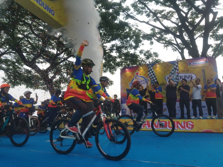 Kemeriahan Indomaret Fun Bike Bandung 2026: 5.500 Peserta Padati Kiara Artha Park, Wagub Jabar Lepas Rombongan Gowes Massal