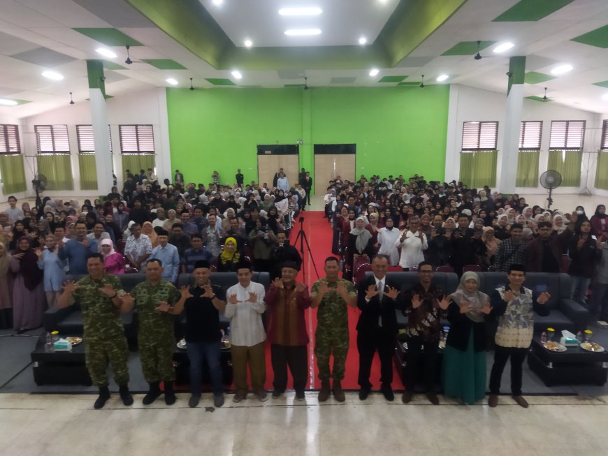 Ratusan Mahasiswa UNINUS Antusias Ikuti Kuliah Umum Pangdam III/Siliwangi tentang Bela Negara di Era Digital
