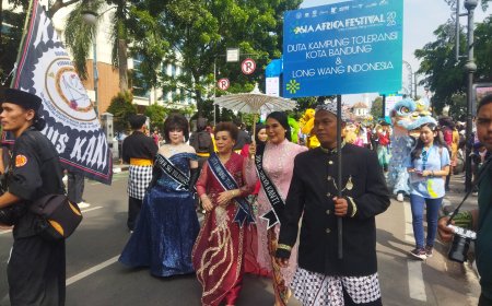 Menebar Pesona Keberagaman: Mamih Veronika, Duta Kampung Toleransi, Pukau Asia Afrika Festival 2026 dengan Barongsai