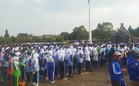 Ratusan Siswa SMKN 5 Bandung Terjun Langsung dalam Aksi Ekologi Terpusat Tingkat Provinsi di TMP Cikutra
