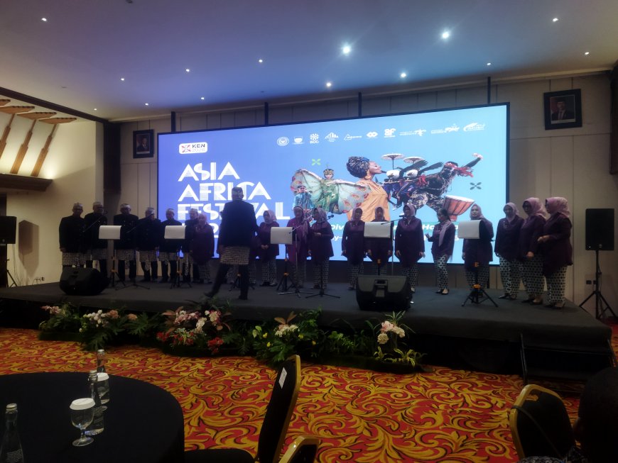 Pukau Ratusan Tamu VVIP di Savoy Homann, Paduan Suara IA5 SMAN 5 Bandung Sukses Meriahkan Asia Africa Festival 2026