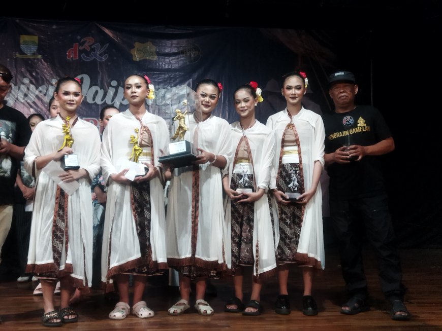 Raih Juara Umum di Pasanggiri Jaipongan Dera Kinarya 2026, Padepokan Muara Beres Ukir Prestasi Gemilang di Gedung Kebudayaan