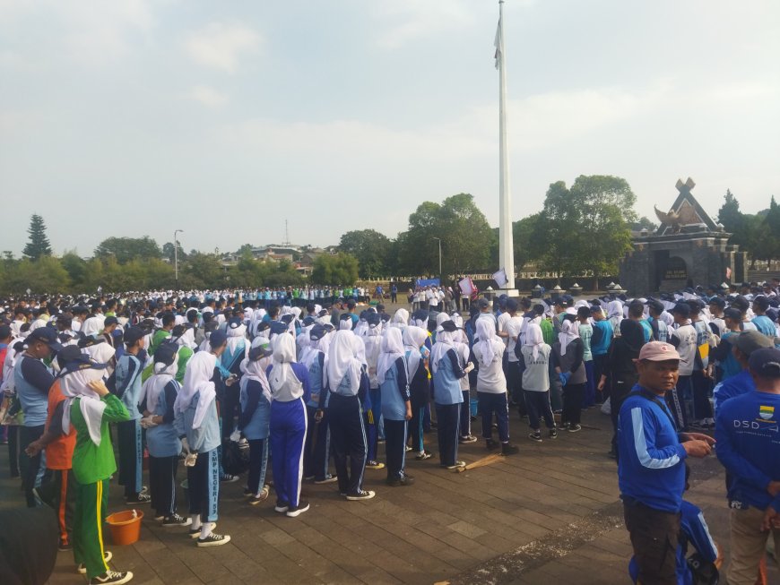 Ratusan Siswa SMKN 5 Bandung Terjun Langsung dalam Aksi Ekologi Terpusat Tingkat Provinsi di TMP Cikutra