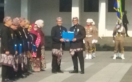Direktur RSKGM Kota Bandung drg. Eko Rotary Nurtito Raih Penghargaan Satyalancana Karya Satya 10 Tahun dari Presiden RI