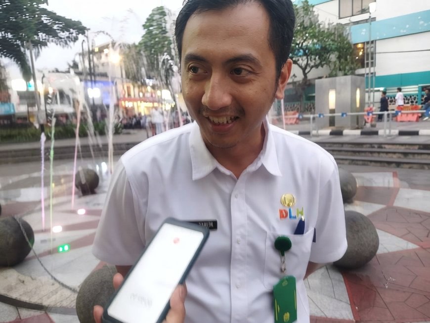 DLH Kota Bandung Gelar Bebersih & Bukber di Teras Cikapundung