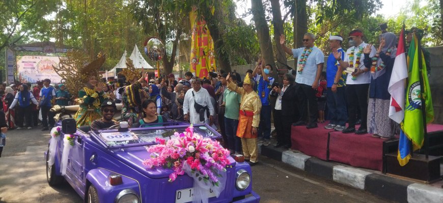 Ribuan Warga Padati Jalan Elang dalam Kirab Budaya Pesona Nusantara Andir 2026: Merajut Keberagaman dalam Bingkai Kebhinekaan