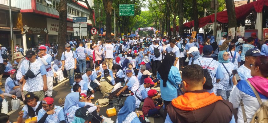 Ribuan Pendonor Darah Padati Aksi Gerak Jalan Sehat PMI Kota Bandung Sekaligus Rayakan HUT PMI ke-81 dan Hari Jadi Kota Bandung ke-216