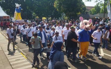 Semarak HJKB 216: Dispora Kota Bandung Boyong Maskot 'Si Badu' dalam Pawai Budaya dan Karnaval Jampana