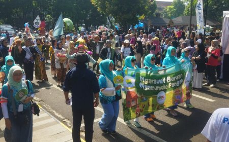 Kemeriahan HJKB ke-216: DKPP Kota Bandung Tampilkan Potensi Ketahanan Pangan dalam Pawai Budaya Festival Jampana